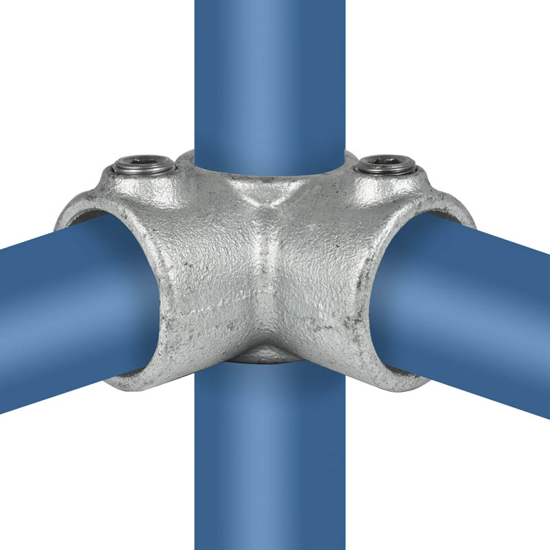 Raccord d'angle métallique gris, reliant quatre tubes bleus à un angle de 90 degrés. Un tube passe verticalement au centre, trois autres sont fixés horizontalement sur les côtés. Des vis de fixation noires sont visibles sur le dessus.