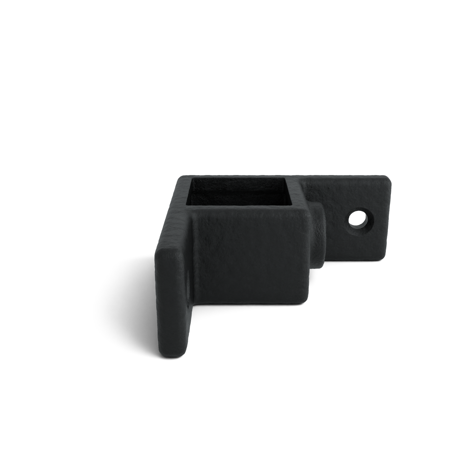 Support en L noir mat, en métal ou en plastique, sur fond blanc. Avec une ouverture carrée à gauche et un trou rond à l'extrémité droite, la plus longue. Légèrement texturé, avec un ombrage doux.