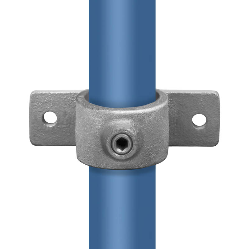 Support de serrage pour tube gris avec double patte : serre un tube bleu à l'aide d'une vis à six pans. Deux pattes plates, chacune dotée d'un trou de fixation.