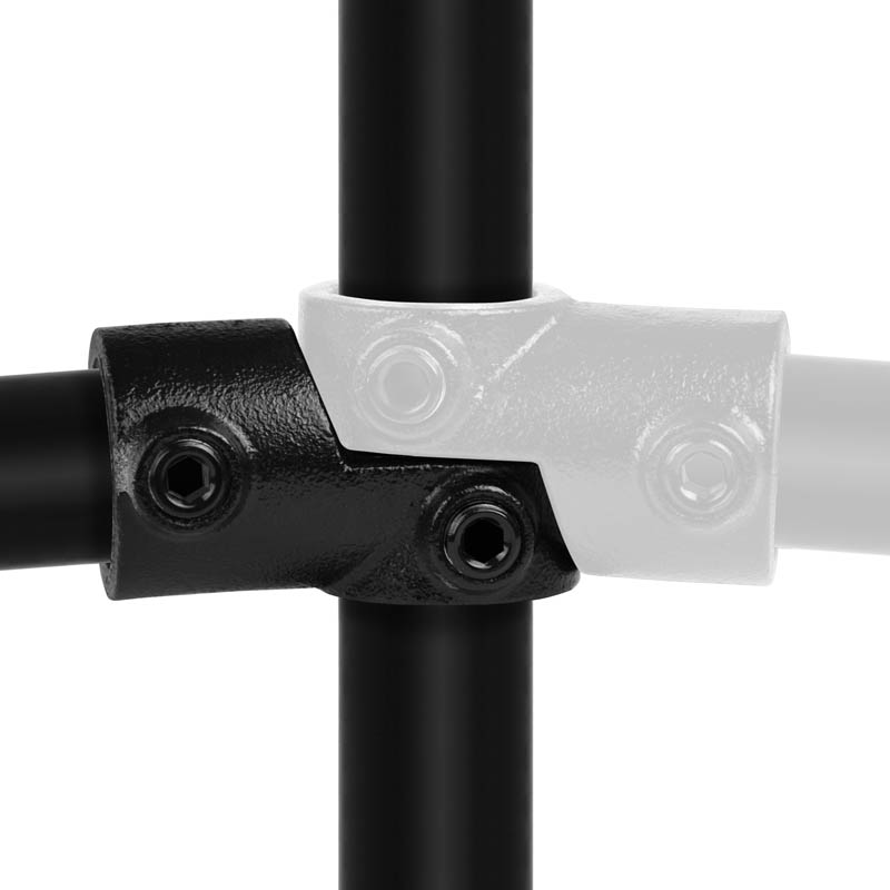 Gros plan sur un raccord coudé noir réglable reliant deux tubes de manière flexible. La surface mate et rugueuse ainsi que les vis à six pans creux apparentes soulignent la solidité de ces raccords tubulaires permettant un réglage précis de l'angle.