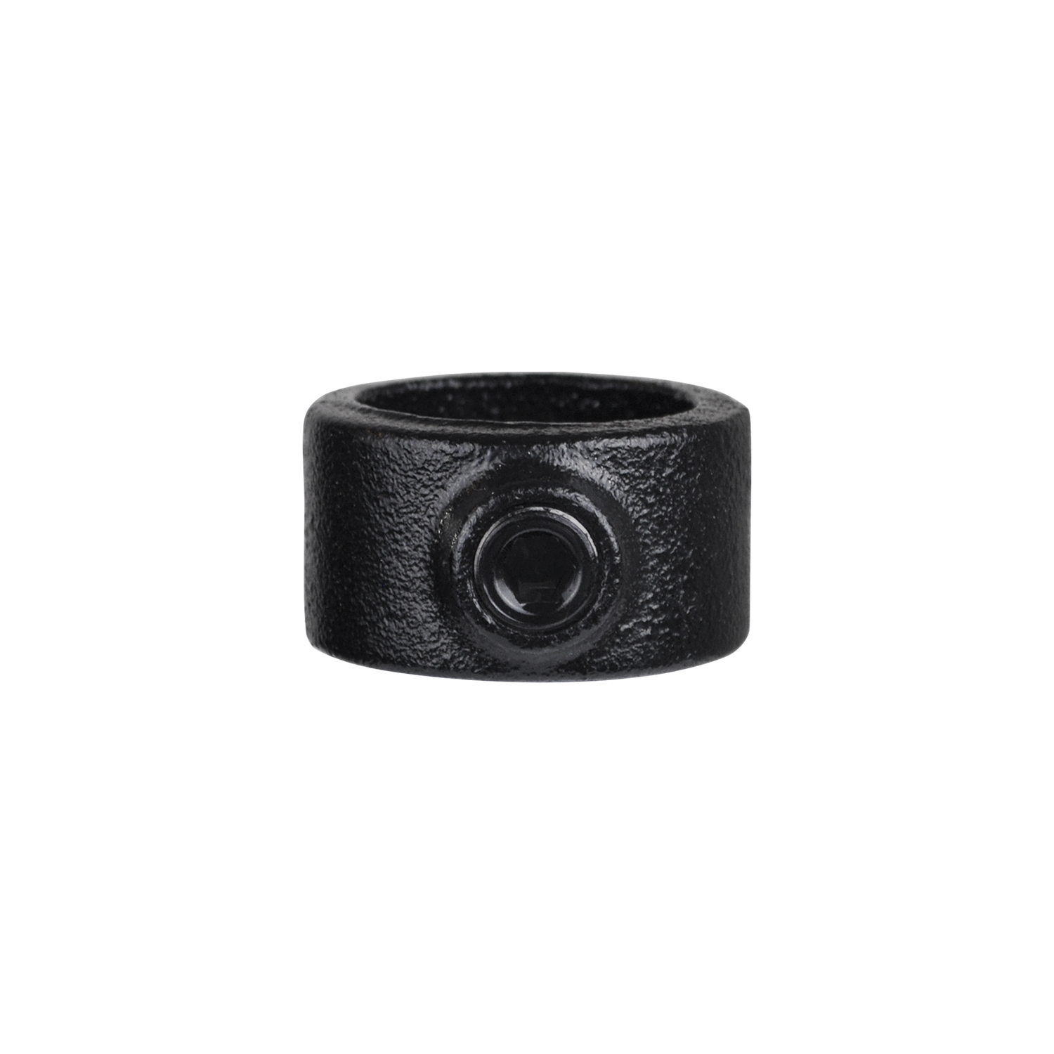 Anneau métallique cylindrique noir à la surface rugueuse et texturée. Sur le côté, une vis à six pans creux encastrée pour la fixation ou le serrage. Creux à l'intérieur, probablement utilisé comme collier de serrage ou entretoise.
