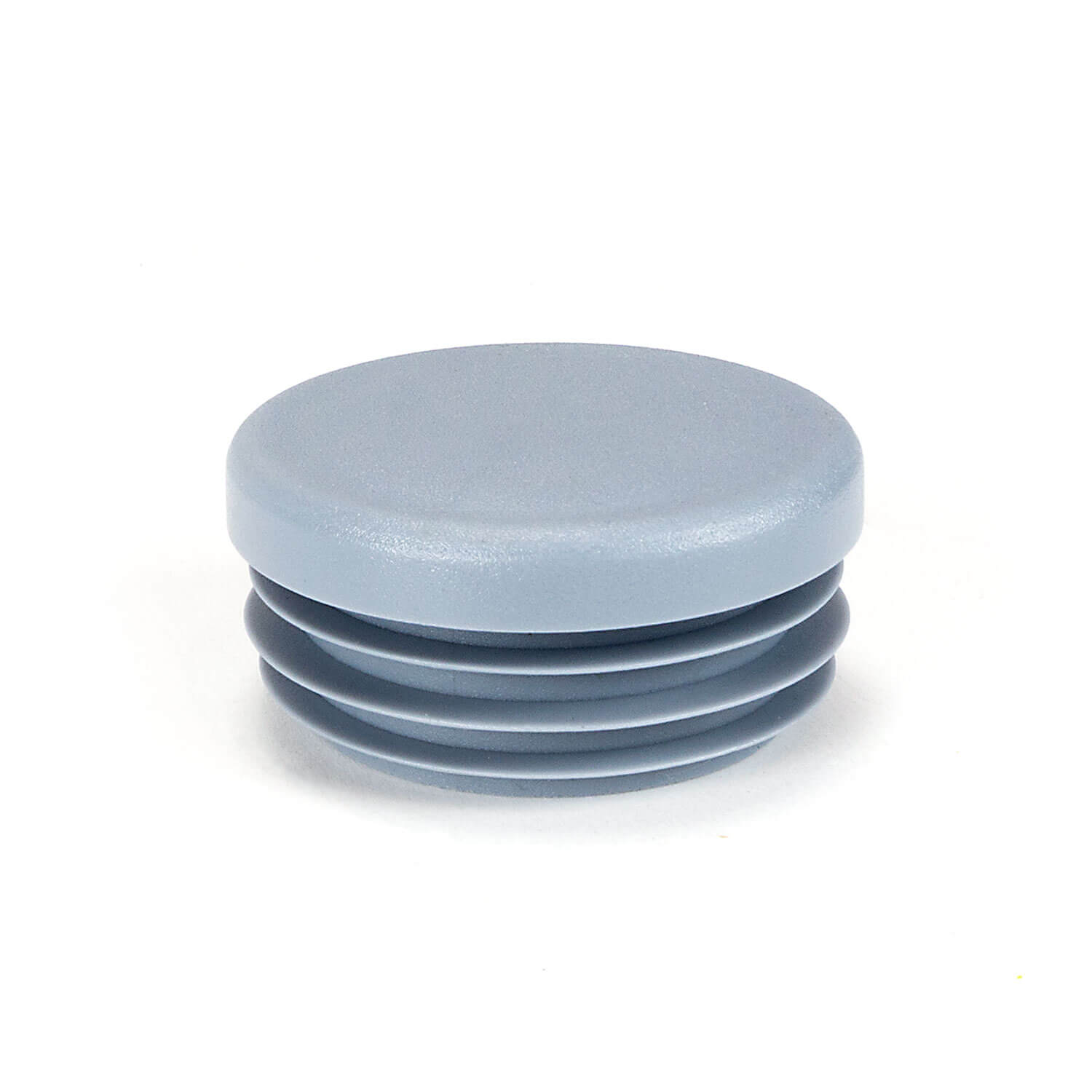 Un bouchon rond en plastique gris, doté d'une surface lisse et plate et de quatre lamelles sur le pourtour, qui assurent un maintien sûr dans un tuyau de 60,3 mm de diamètre. Le bouchon est de la marque Lunado.