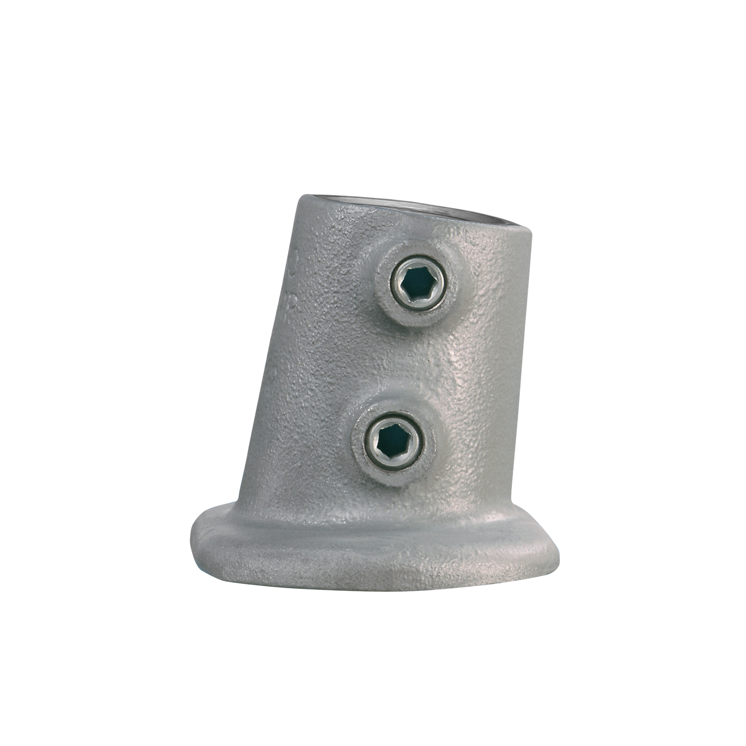Conector metálico gris con ángulo oblicuo y base plana. Dos tornillos de fijación laterales para sujetar el tubo. Superficie mate y rugosa, recortada sobre fondo blanco.
